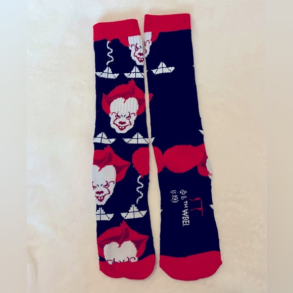 3 Pair of Crew Socks, IT-PENNYWISE, Freddy Krueger & Venom Horror Socks - Picture 2 of 16